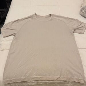 Lululemon Size L Beige Short Sleeve T-Shirt